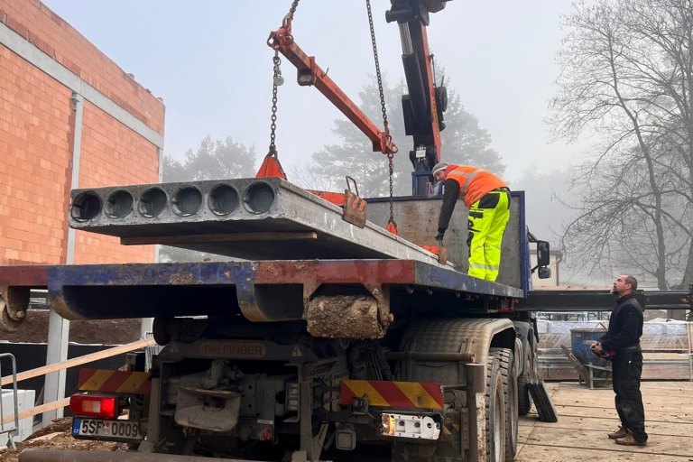 Jeřábnické práce a skládání hydraulickou rukou - foto č. 4