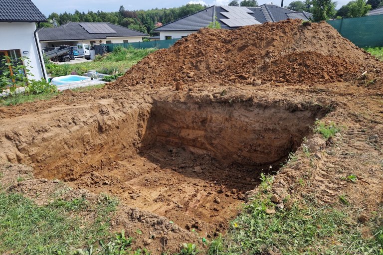 Zemní a výkopové práce pro bazén - foto č. 1